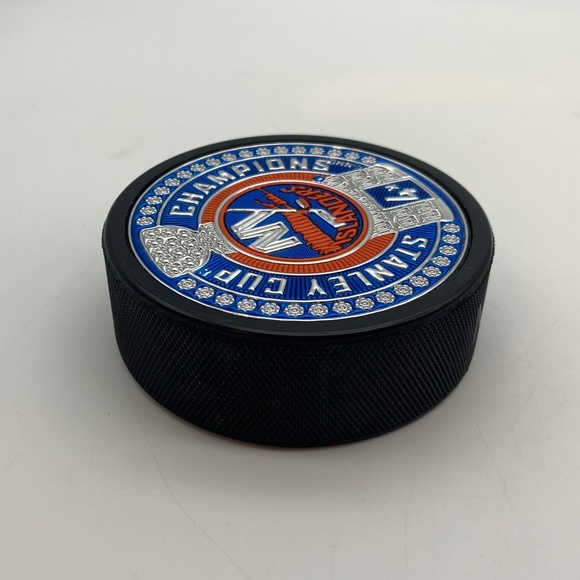 New York Islanders Stanley Cup Champions Embossed Collectible Puck - Picture 8 of 15